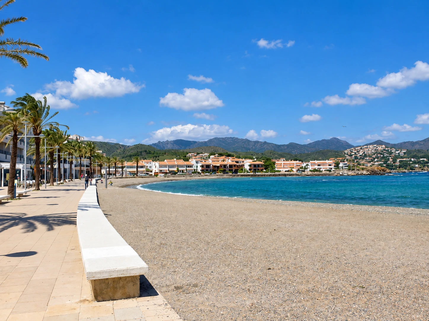 Playa y paseo marítimo de Llançà